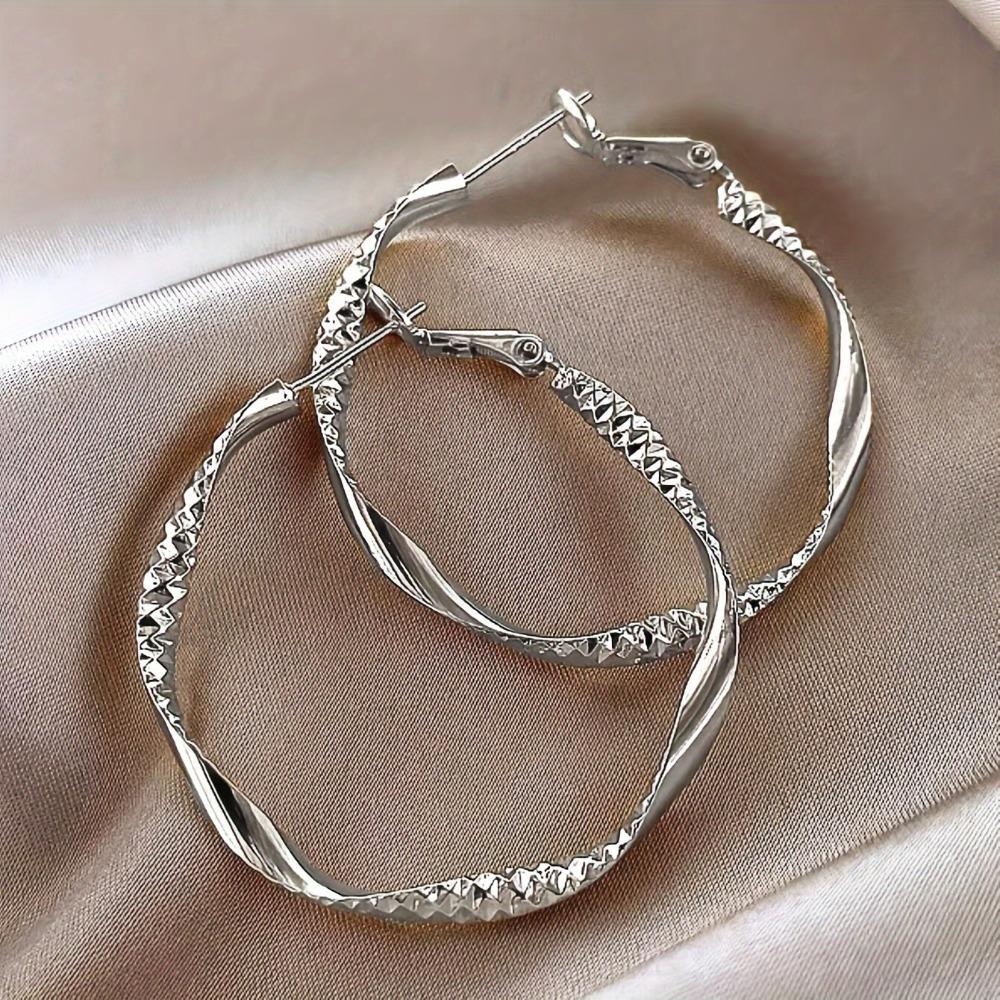 Exquisite Round Twist Design Earrings Elegant Metal Gold Silver Color Hoop Earring Jewelry Holiday Party Gifts for Women Girls