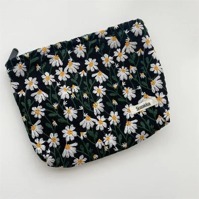 Cosmetische Tas Pouch voor Vrouwen Borduurwerk Margriet Bloemen Koreaans Reis toilettas Tas Schoonheid Make-up Pouch Organizer Etui