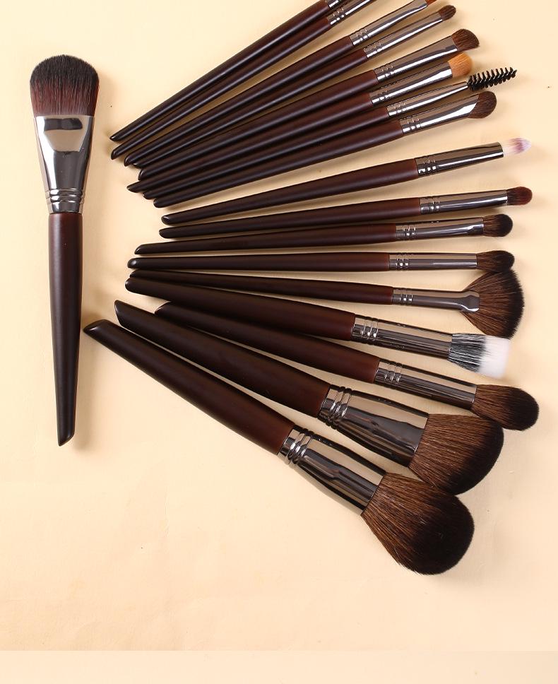 18-Piece Professional Animal Hair Makeup Brush Set - Soft Hair Brushes for Eye Shadow, Powder, and Blush.