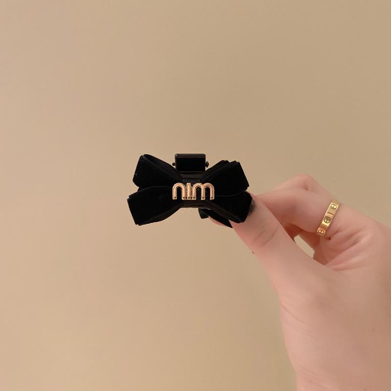 

Осенне-зимняя черная бархатная заколка-бант для волос с металлической клипсой-буквой