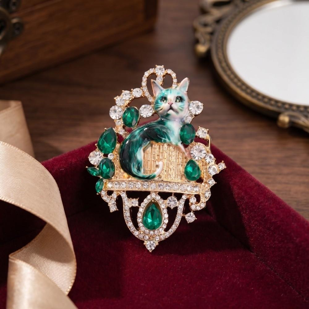 Vintage Enamel Cat Lapel Pin Light Luxury Imitation Rhinestone Brooch Clothes Decoration