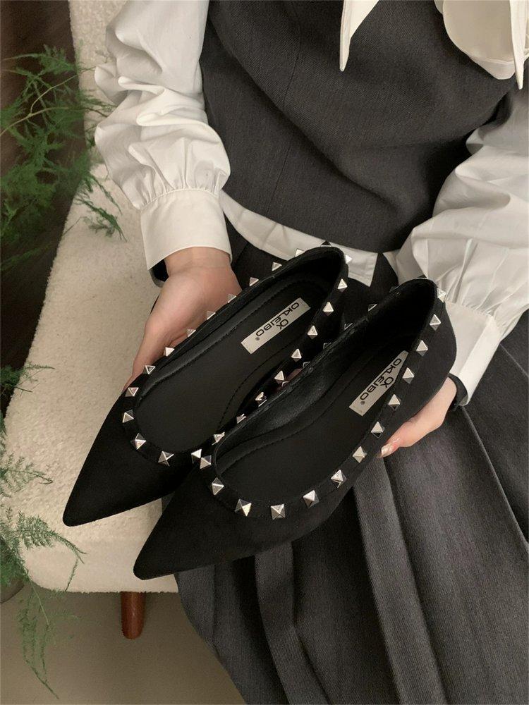 French Pointed Inner Height Increase Rivet Single Shoes Women's 2025 Spring and Summer New Shallow Mouth Soft Sole Red Wedding Shoes Banquet Ladyshoes