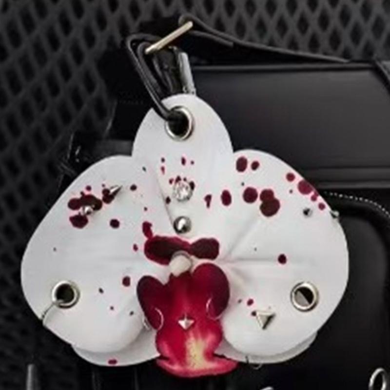 Stilvoller Schlüsselanhänger mit Blume Elegantes Schmetterlingsdesign Leichtes Stabiles Kunststoffzubehör