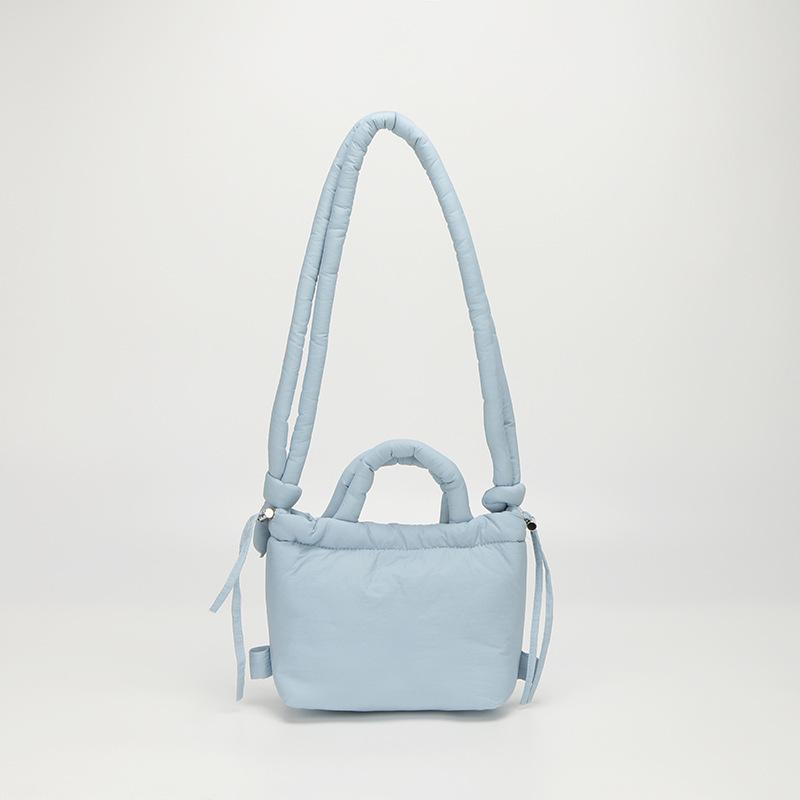 Sac bandoulière et cabas Niche Design 2025 rembourré en coton - Léger, polyvalent, à la mode, couleur unie, sac décontracté à compartiment unique.