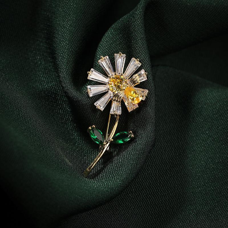 Bo Xin Yun Luxury Cubic Zirconia Daisy Brooch - Trendy, Versatile Lapel Pin for Women's Clothing