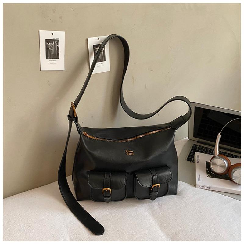 Large-capacity commuter bag women's winter new casual simple shoulder pillow bag fashionable messenger bag
