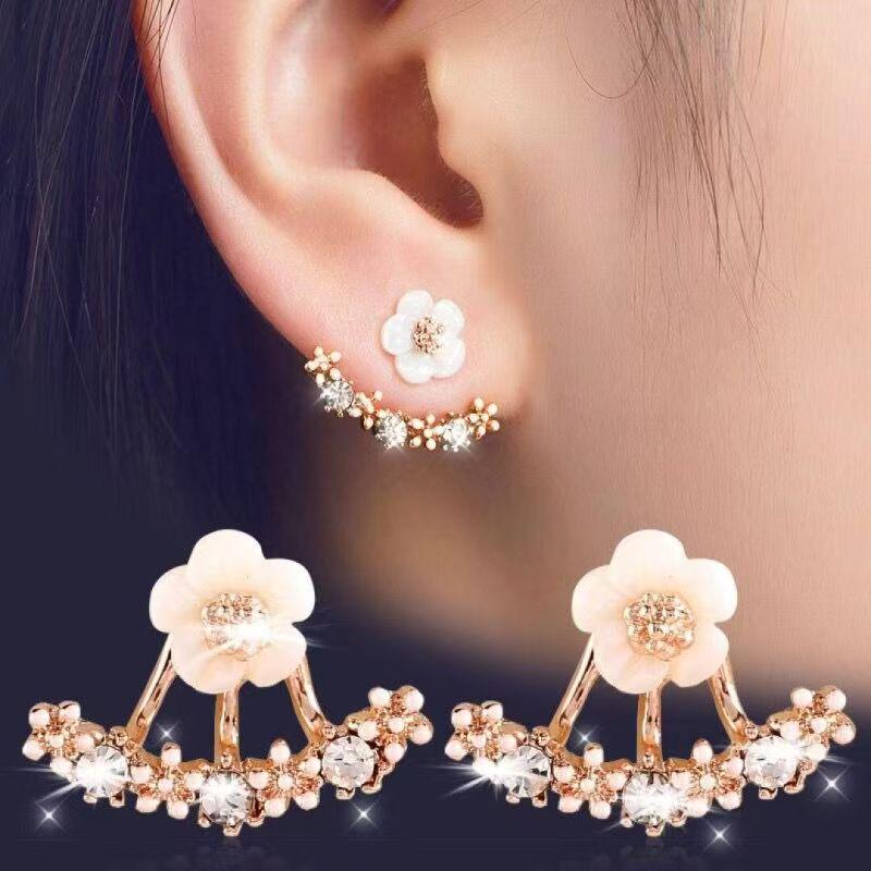 

Korean Small Daisy Flower Hanging Earrings with Diamond Branches