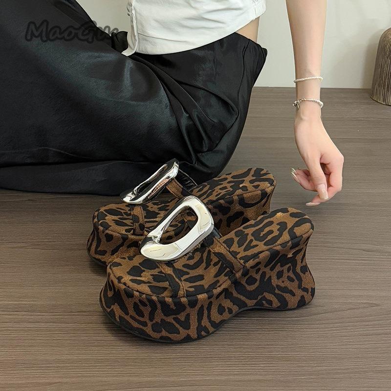 Fashion Casual Thick Soled Flip Flops for Women Summer New Fashion Metal Buckle Leopard Print Hollowed Out Beach Wedge Sandals Size34 39