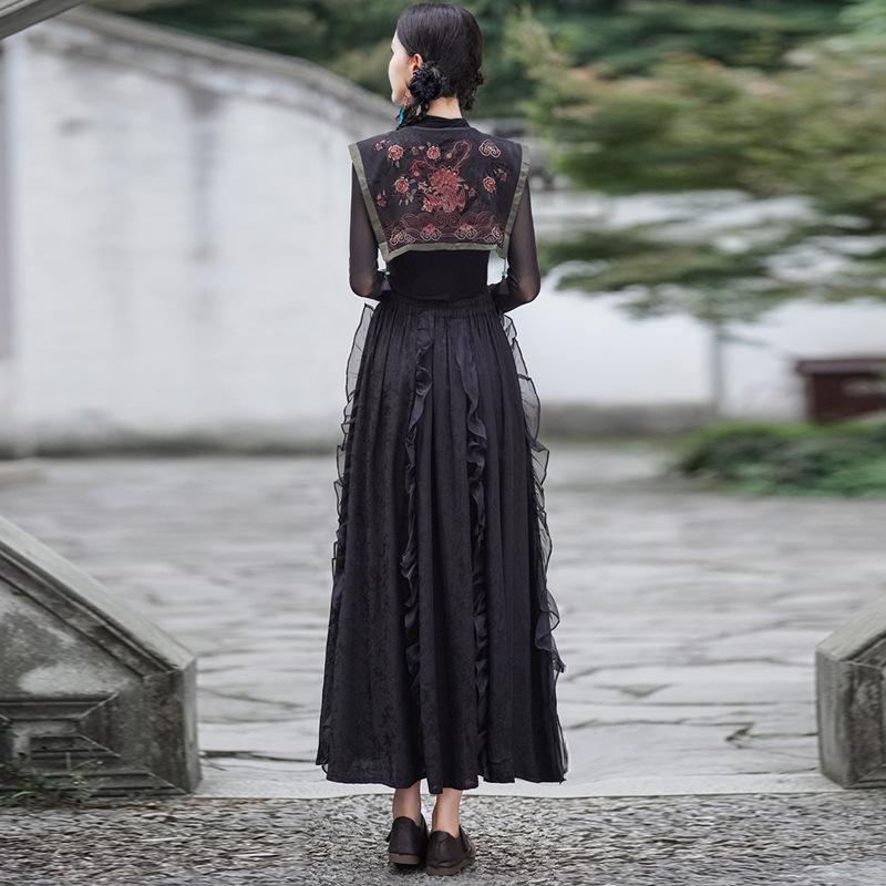 Versatile Ethnic Women's Short Cloak - Retro Embroidered Yunjian Style