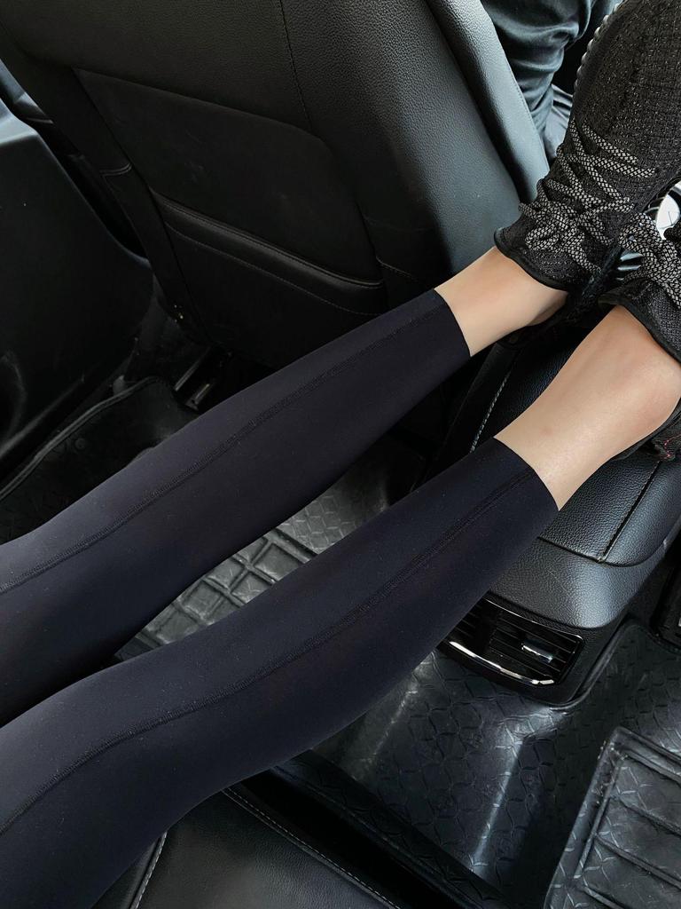 2025 Korean Style Shark Yoga Leggings - Versatile, Slimming Nine-Point Pants For Women