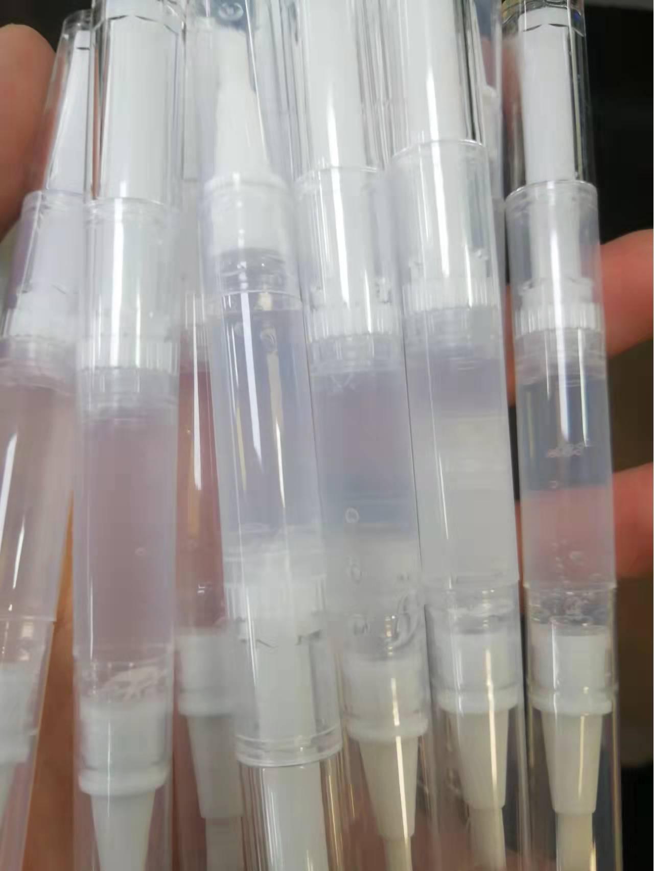 

Гель для чистки зубов - прибор для красоты и отбеливания Without label