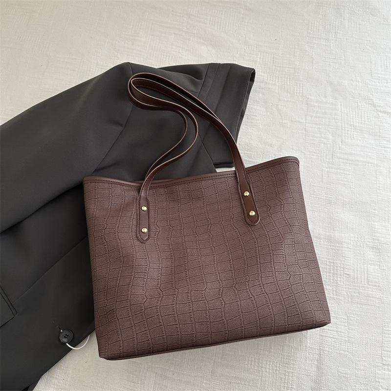 

Сумка на плечо большой вместимости новая 2025 весна и лето популярная простая сумка под мышкой модная универсальная сумочка женская коричневый