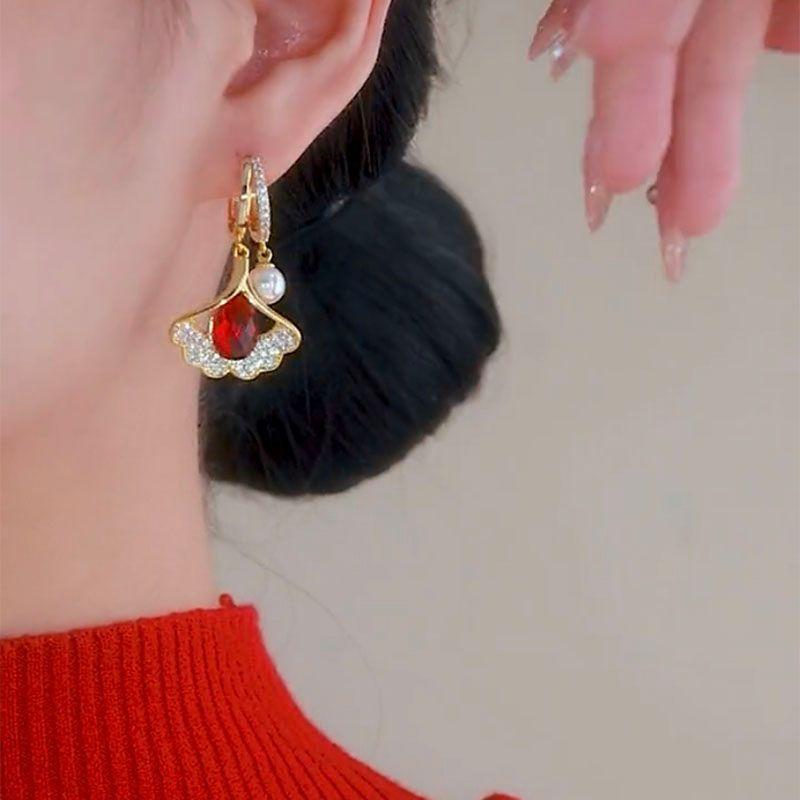 

Accessible Luxury Sansheng Has Apricot Fashion Elegant Pearl Earrings Red