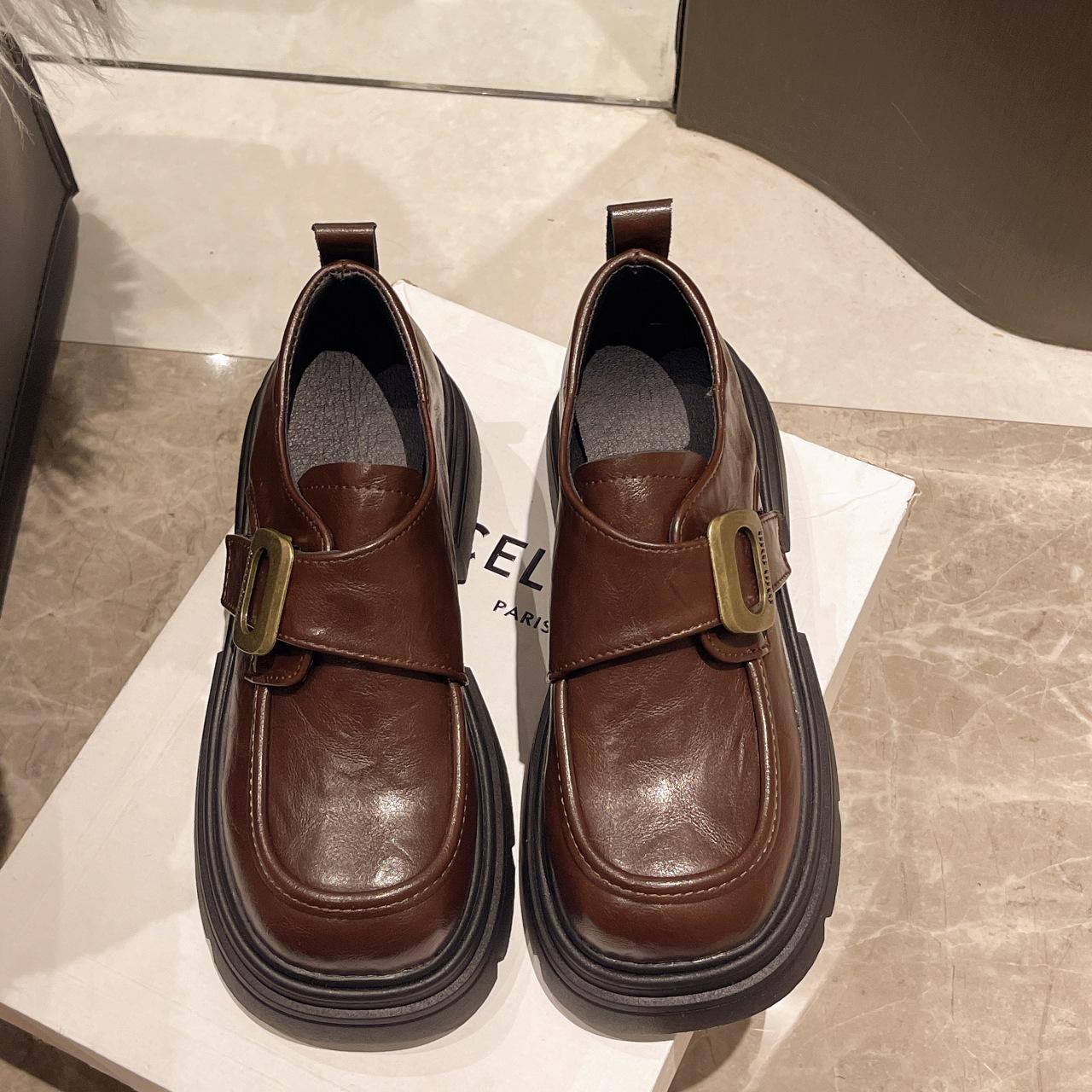 

Thick-soled small leather shoes women s spring and autumn 2024 round head single shoes college retro casual versatile loafers women s versatile 40 темно-коричневого кольору