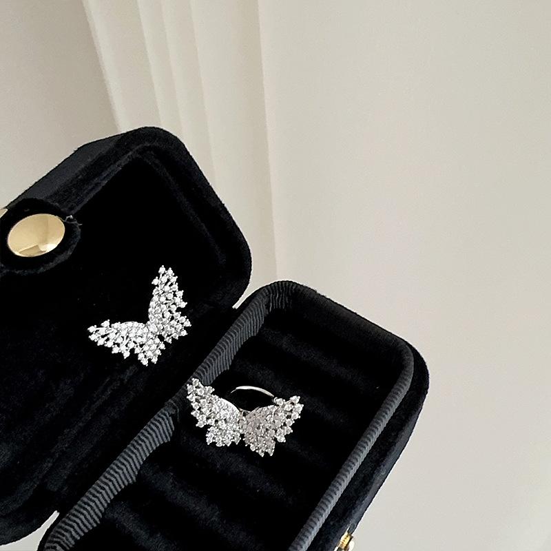 Orecchini a clip con fiocco in zircone dal design di nicchia per donna, orecchini alla moda eleganti retrò, orecchini con temperamento lussuoso leggero