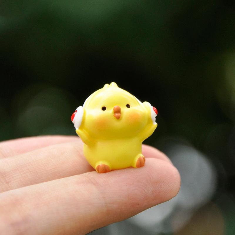 Akcesoria samochodowe Uroczy miniaturowy kurczak z żywicy Dekoracja wnętrza samochodu Lusterko wsteczne samochodowe Ozdoby deski rozdzielczej dla kobiety i mężczyzny Prezent