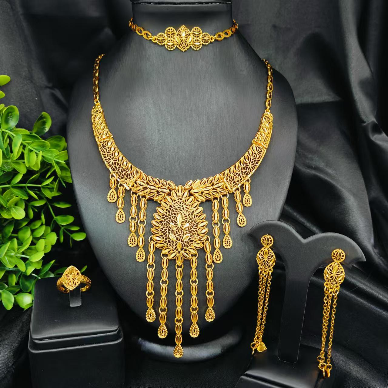 

Комплект африканских украшений Dubai Bride с позолотой 24 карата: Ожерелье, браслет, серьги и кольцо