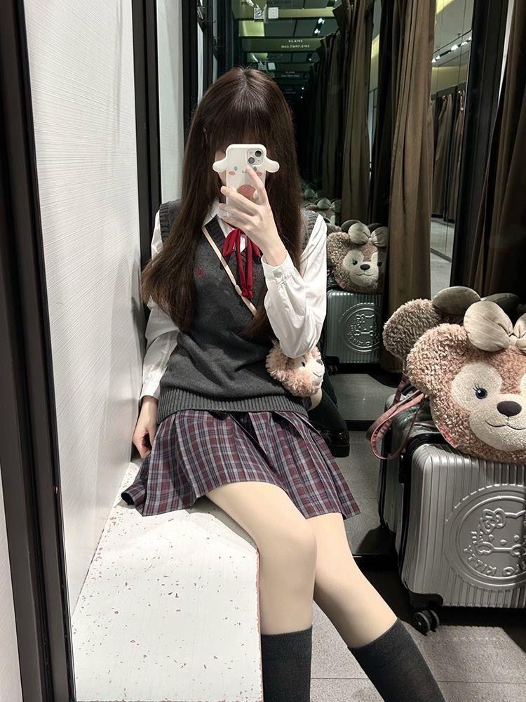 Mizuhara Middle School JK Vest: Authentic Japanese-Style Knitted Cardigan for Women - Perfect for Autumn and Winter.