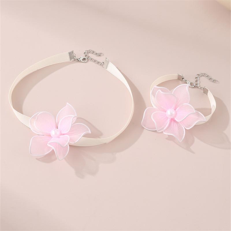 Collier Fleur en Forme de Cœur avec Matière en Maille et Chaîne Classique pour Style Féminin