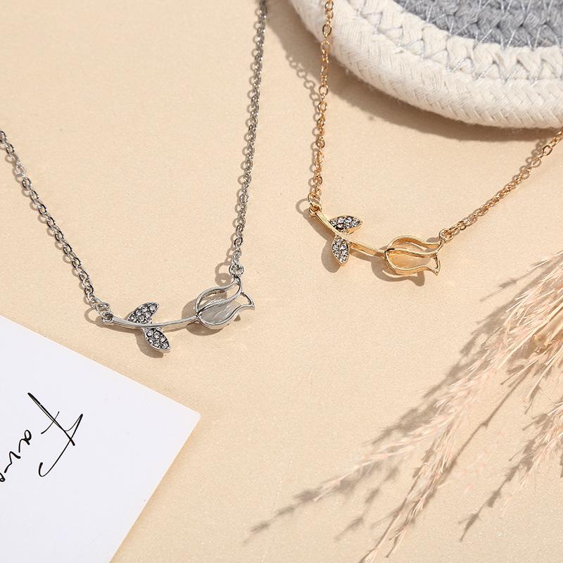 Chalcedony Tulip Clavicle Necklace: Elegant Cat's Eye Pendant, Perfect Birthday Gift for Women