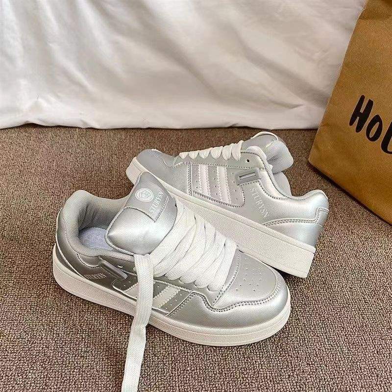 2025 autumn Hong Kong style new student versatile couple casual board shoes niche design bread shoes women ins tide