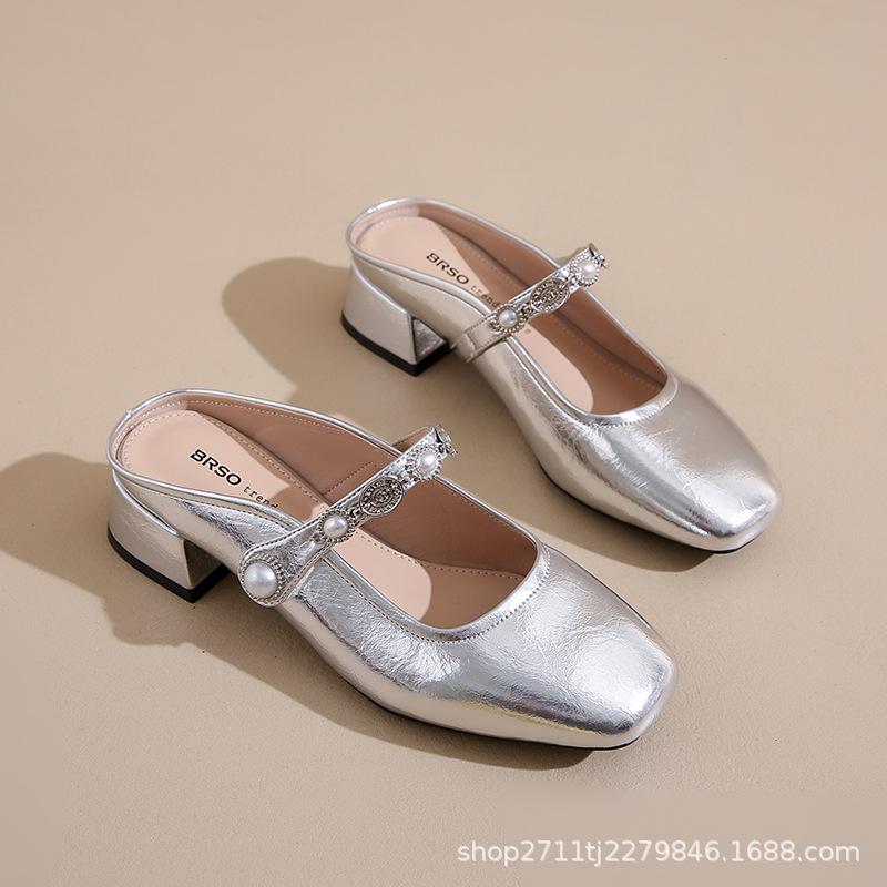 

Летняя новая верхняя одежда внутренняя увеличивающая рост сумка голова тапочки темперамент серебряные одинарные туфли женские жемчужные стразы слово с крутыми тапочками 40