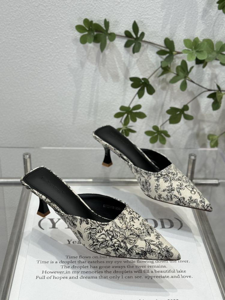 

New Chinese pointed high-heeled slippers female new national style retro embroidery fairy style outer wear high heels bag head single shoes 34