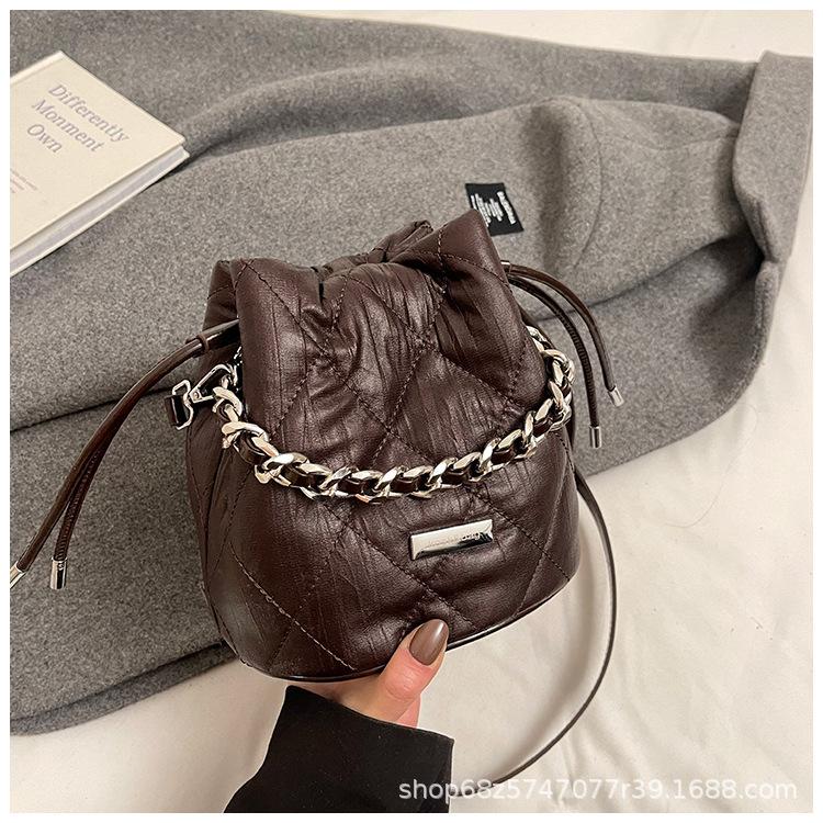 High-end Light Luxury Soft Leather Bag Live Broadcast Super Hot Thick Chain Handbag Diamond Lattice Crossbody Bag 2025 Shoulder Bucket Bag