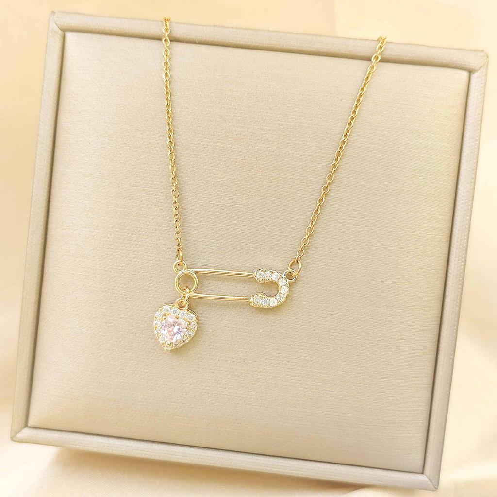 Women's Gold-Plated Copper Necklace: Luxury Fu Lu Pendant Clavicle Chain - Versatile Fashion Accessory