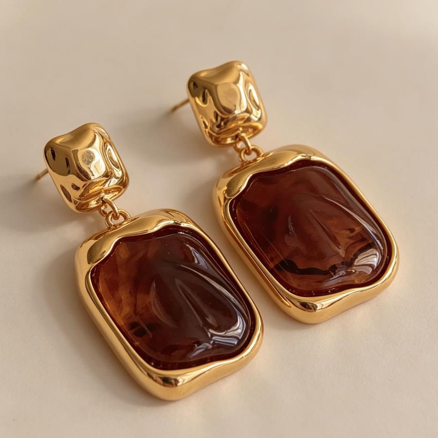 Retro geometric amber earrings women's light luxury high-end fashion versatile earrings niche design earrings