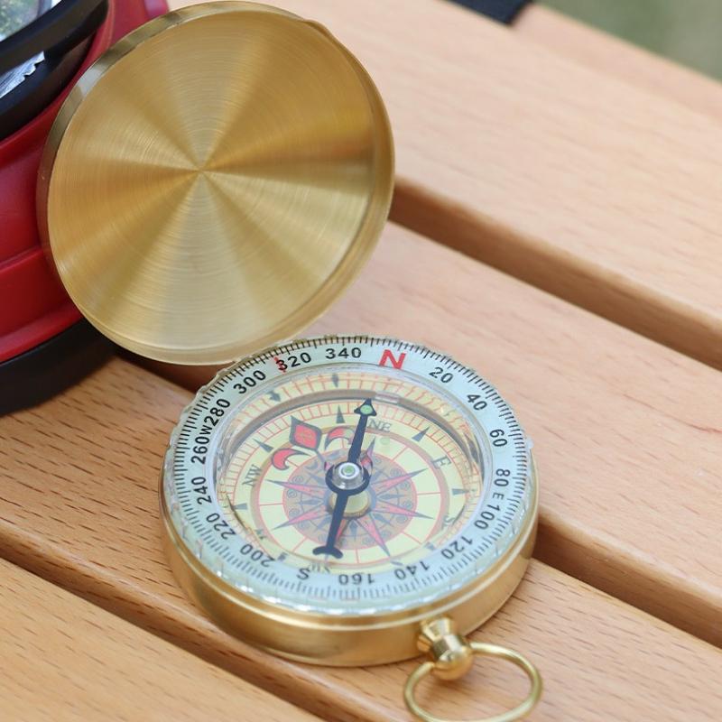 1 ks Mosazný kompas G50 Kapesní hodinky Retro výklopný kompas Venkovní horolezectví Multifunkční Svítící s krytem