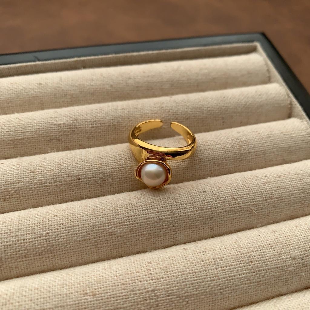 Welfare Cold Wind Resin Ring Zircon Ring Versatile Spiral Ring Fashionable Personality Women