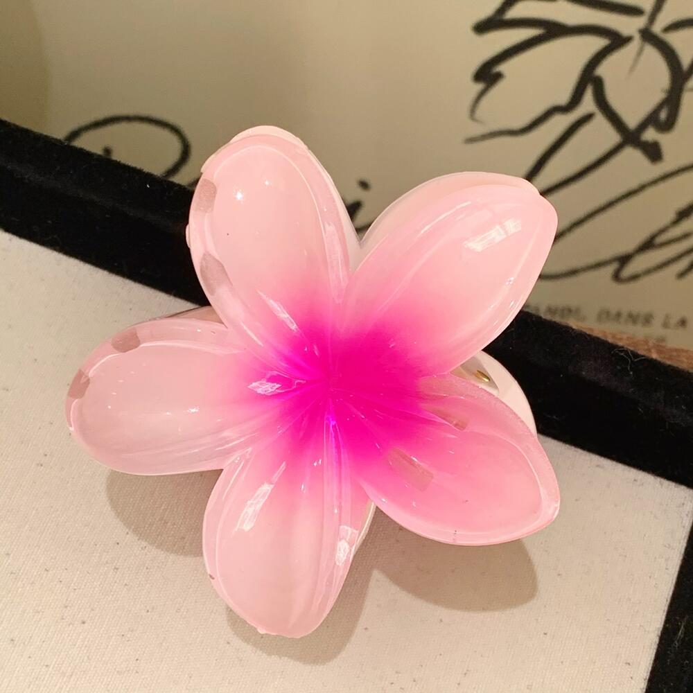 Clips Colorat Frangipani Gradient pentru Femei - Accesoriu de Păr cu Floare în Culori Bomboană