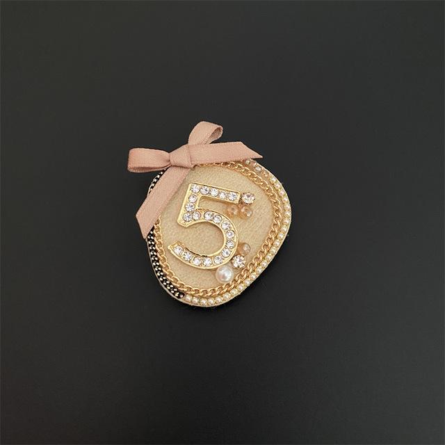 Classic Women Elegant  Number Pearl Crystal Brooch Badges Chains Tassel Exquisite Vintage Casual Suit Coat Pins Buckle Brooches