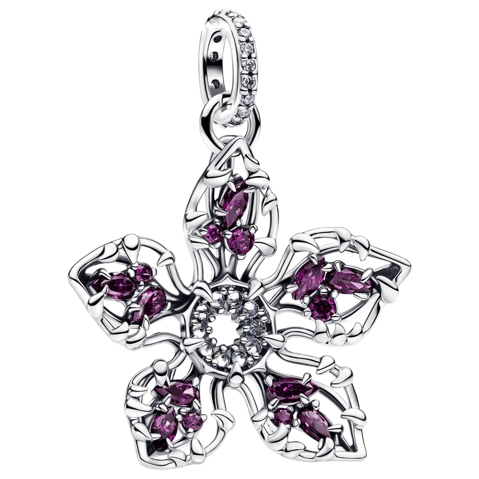 

Retro Pendant, Fashionable Item, Five Flower Pendant, Whitecopper And Silverplated Pendant One Size