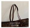 Chic Minimalist Retro Tote: Autumn/Winter High-End Shoulder Bag for Casual Work & Commute