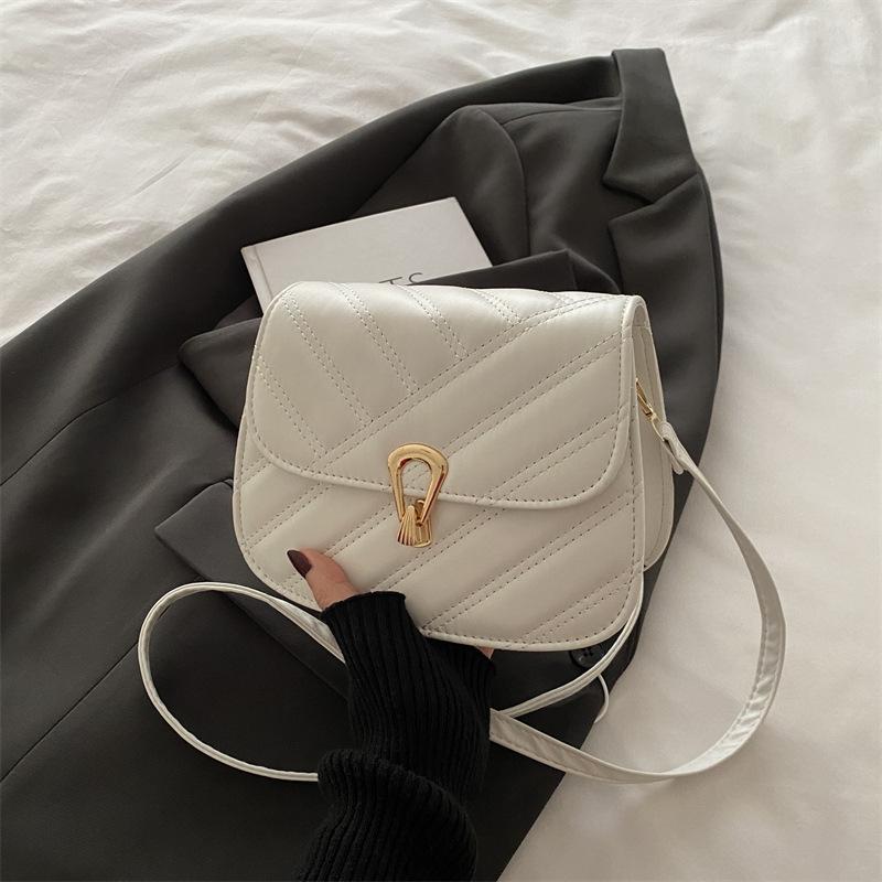 2025 Winter New Xiaoxiangfeng Light Luxury Diamond Square Bag Personalized High Value Niche Design Shoulder Messenger Bag