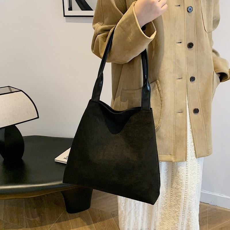 Sleek Elegant And Womens Tote Bag With Magnetic Closure Daily Essential Fashion