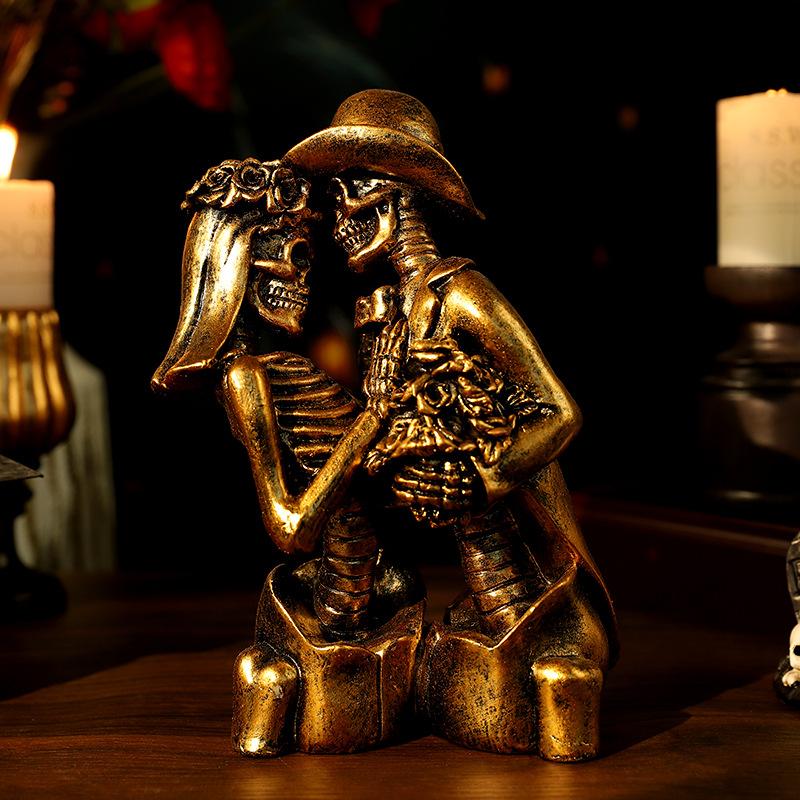 Enchanting Skeleton Couple Figurines Romantic Haunted House Atmosphere Halloween Decorations Unique Ghostly Display Model