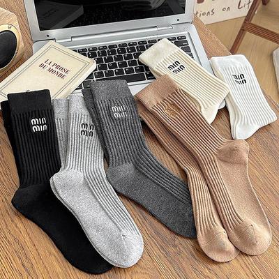 Calcetines de Algodón Blancos de Media Caña para Mujer - Estilo Miu, Otoño/Invierno, Absorbentes del Sudor, Color Sólido, Bordado Japonés