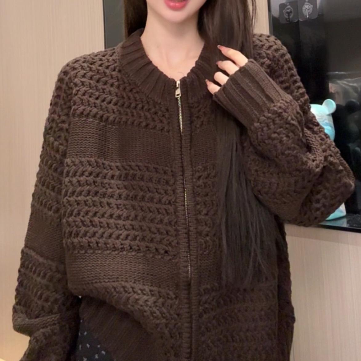

Solid color lazy wind zipper thick needle sweater jacket women s 2025 autumn and winter new casual knitted cardigan One size темно-коричневого кольору