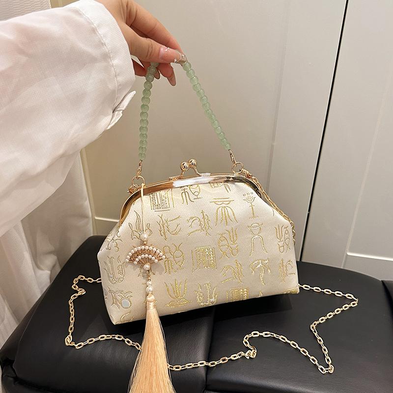 New Chinese Style Women's Embroidered Shell Handbag with Chain Strap Single Shoulder Bag Metal Clip Crossbody Bag Beaded Handbag