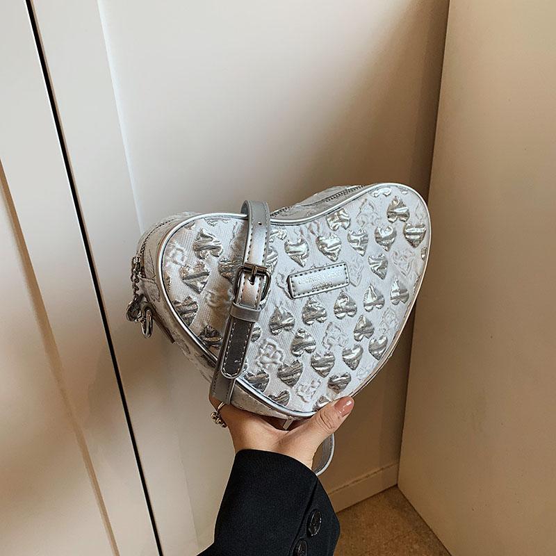 Unique niche design heart-shaped bag for women's  new summer versatile crossbody bag exquisite super hot peach heart bag