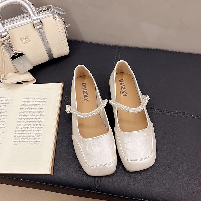 

Французские туфли Мэри Джейн с жемчугом, женские летние 2025, новые, на мягкой подошве, с неглубоким вырезом, с ремешком-пряжкой, балетки, маленькие кожаные туфли 35