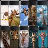 Žirafy Mají Dlouhé Krky Pouzdro Na Telefon Pro Samsung Z Flip 7 6 5G Galaxy Z Flip 5 4 3 Černé Pevné Kryt Buněčného Telefonu Luxusní PC Skořápka Coque