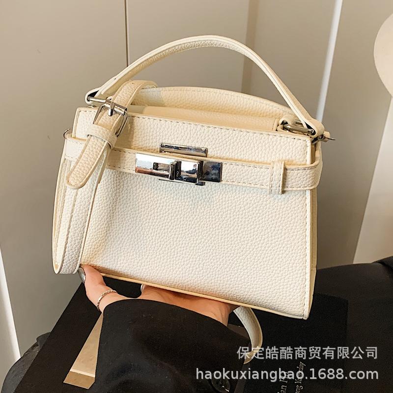 Niche design bag women's 2025 new trendy summer versatile shoulder messenger bag Korean version ins portable women's bag