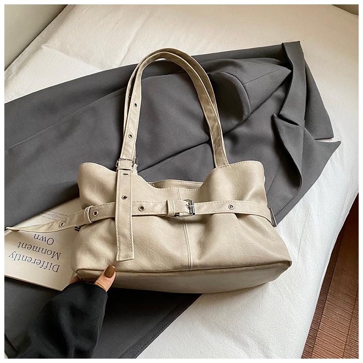 High value, foreign style and large capacity commuter bag women's bag 2025 new fashion texture student class shoulder tote bag