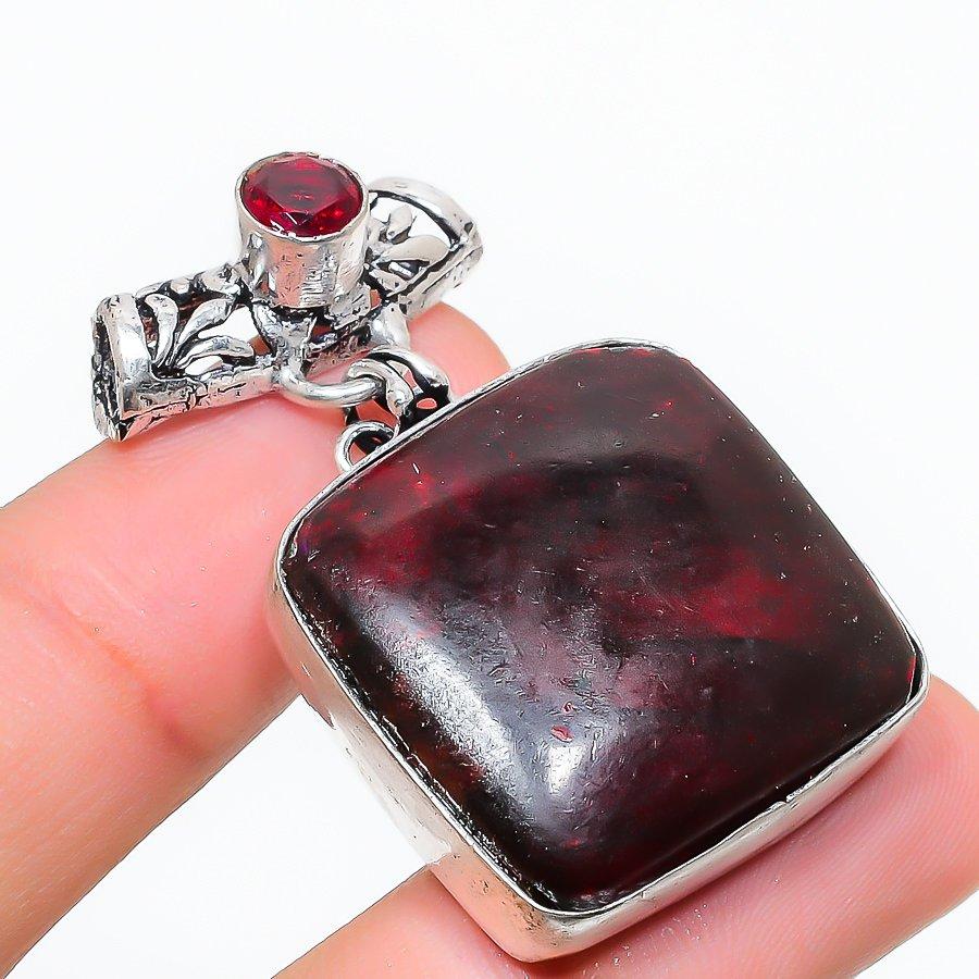 

Ювелирная подвеска ручной работы с красным лабрадоритом и гранатом, 1,69 дюйма SR-5101
