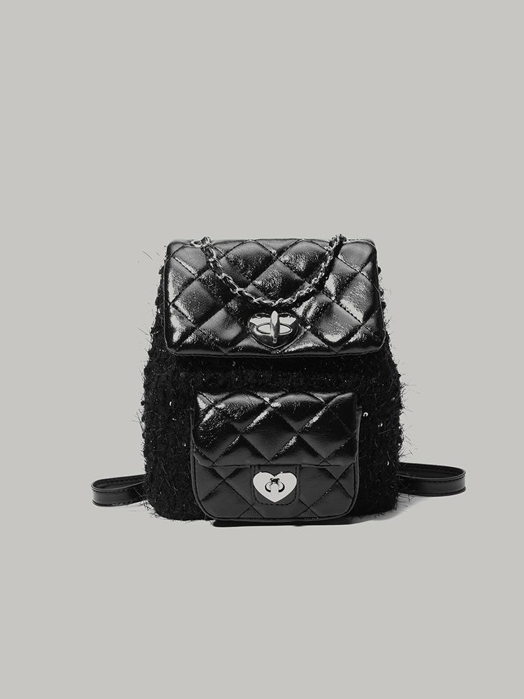 

2025 new trendy daughter gold feeling small fragrant wind backpack casual rhombus flip bag metal love chain small backpack чёрный