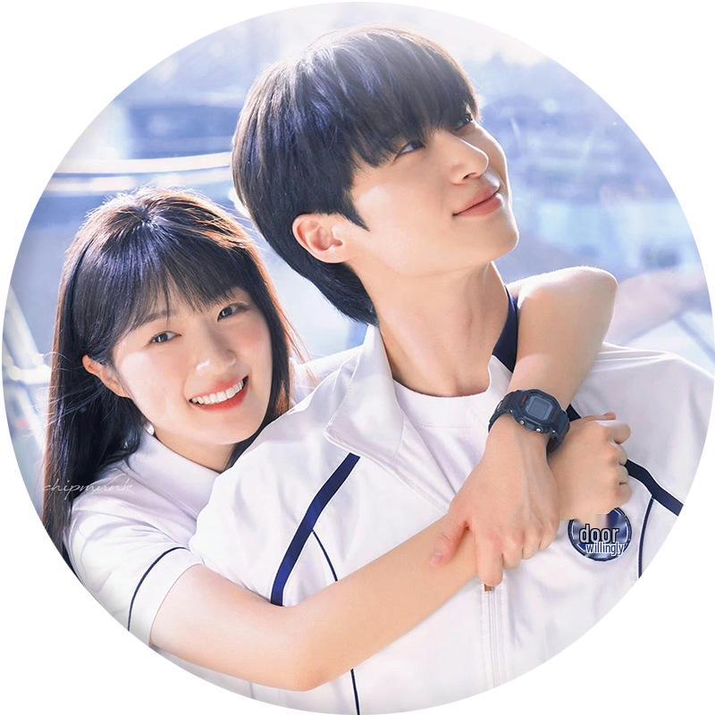 Llavero Colgante Espejo Insignia "Lovely Runner" - Merchandising del Drama Coreano con Byeon Woo-seok y Kim Hye-yoon